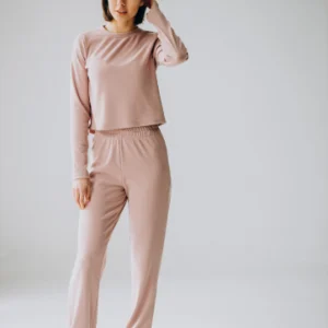 Model Activewear Showcase